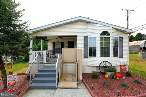 16 Shamrock Ave, MOHRSVILLE, PA, 19541-9300 | Card Image