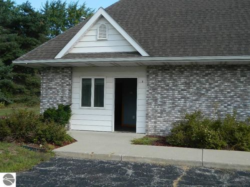 2057 Independence Dr, Mt Pleasant, MI, 48858-8529 | Card Image