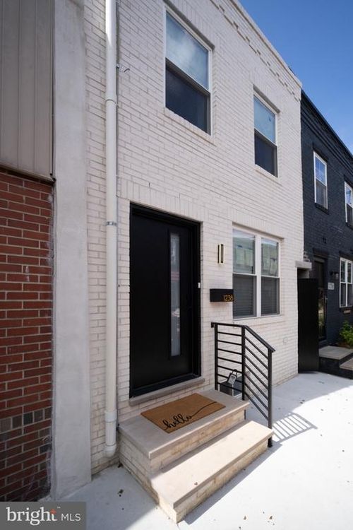 1238 S Warnock St, PHILADELPHIA, PA, 19147-5027 | Card Image