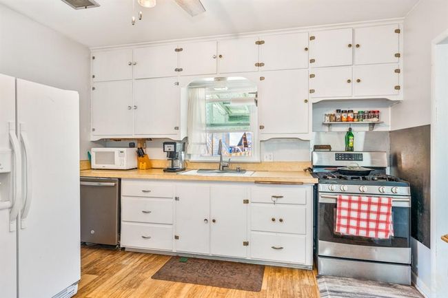 gas stove at 210 Yellowstone Avenue, Laurel, MT 59044 | Image 14