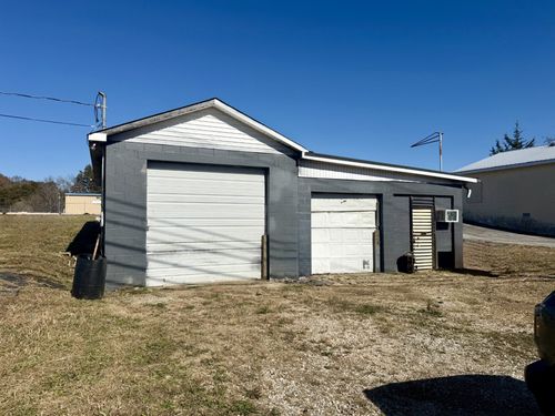 69 Old Harrison Ferry Rd, McMinnville, TN, 37110-4542 | Card Image