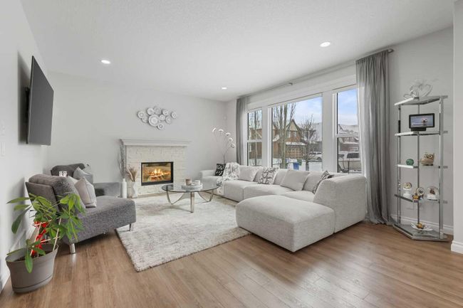 310 Mahogany Manor Se, Home with 5 bedrooms, 3 bathrooms and 4 parking in Calgary AB | Image 11