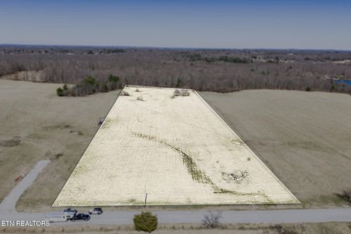 5 Nicholson Dr, Crossville, TN, 38572-6447 | Card Image