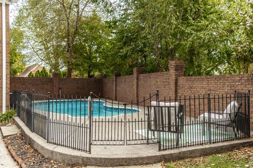 135 N Country Club Dr, Hendersonville, TN, 37075-2648 | Card Image