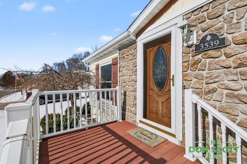 3539 Cloverfield Dr, Cedar Springs, MI, 49319-8204 | Card Image