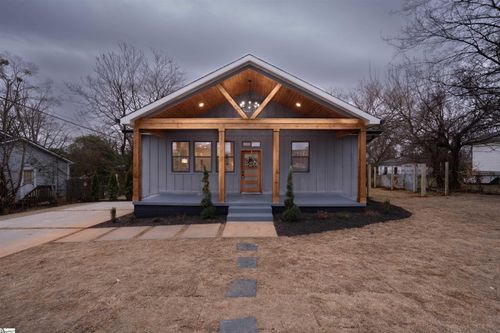 28 6th St, Greenville, SC, 29611-5482 | Card Image