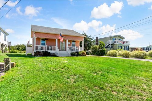 15 Breach Dr, Westerly, RI, 02891-4403 | Card Image