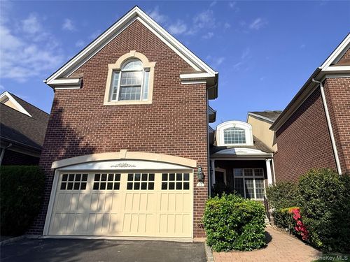 11 Belvedere Ct, Manhasset, NY, 11030-4107 | Card Image