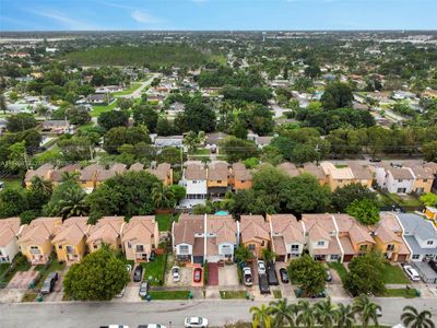 656 Sw 7th Ter, Townhouse with 3 bedrooms, 2 bathrooms and null parking in Florida City FL | Image 3