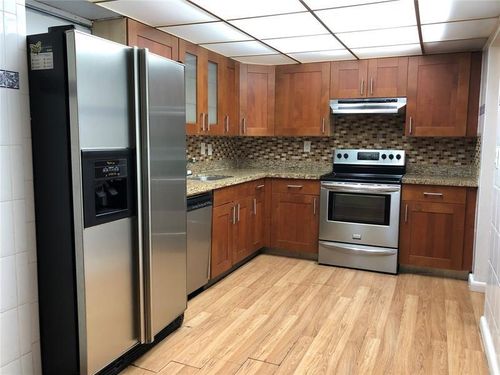102-20350 W Country Club Dr, Miami, FL, 33180 | Card Image