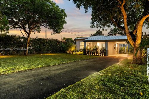 1880 Ne 180th St, North Miami Beach, FL, 33162-1521 | Card Image