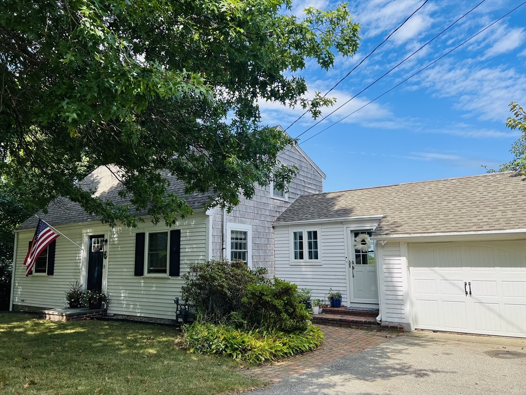 Harborview Dr, Hingham, MA 02043