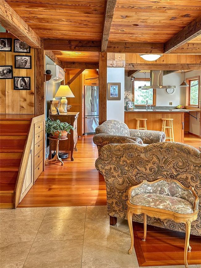 Tiled entry with double door front coat closet | Image 15