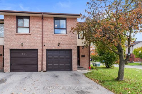 102 Dawson Cres, Brampton, ON, L6V3M6 | Card Image