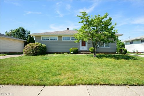 651 E Parkleigh Dr, Seven Hills, OH, 44131-2729 | Card Image