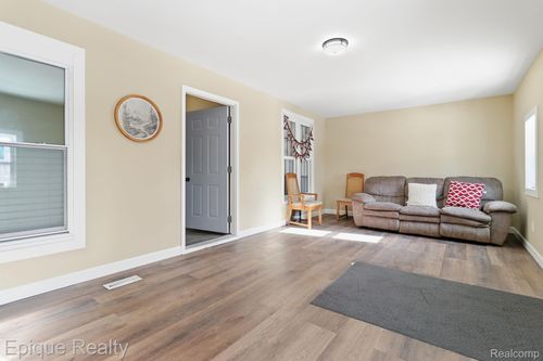 48 Augusta Ave, Pontiac, MI, 48341-1462 | Card Image