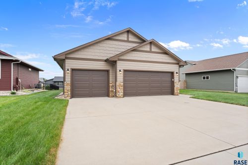 804 N Juniper St, Lennox, SD, 57039-2387 | Card Image