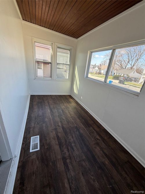 26614 Alger Blvd, Madison Heights, MI, 48071-3560 | Card Image