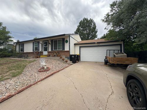 995 Oakwood Dr, Castle Rock, CO, 80104-1634 | Card Image