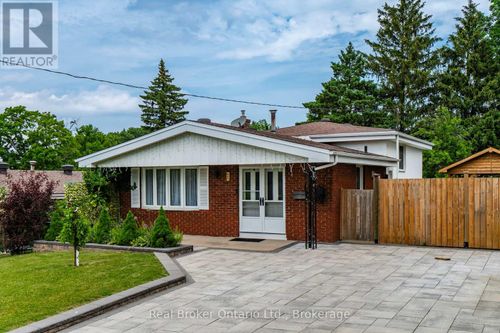 647 Manly St, Midland, ON, L4R3G7 | Card Image
