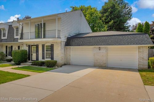 172 Longford Dr, Rochester Hills, MI, 48309-2028 | Card Image