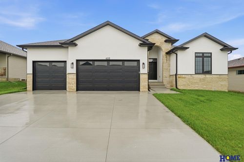 605 N 108th St, Lincoln, NE, 68527-2530 | Card Image