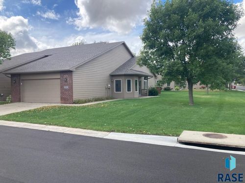 8301 S Brenda Pl, Sioux Falls, SD, 57108-6236 | Card Image
