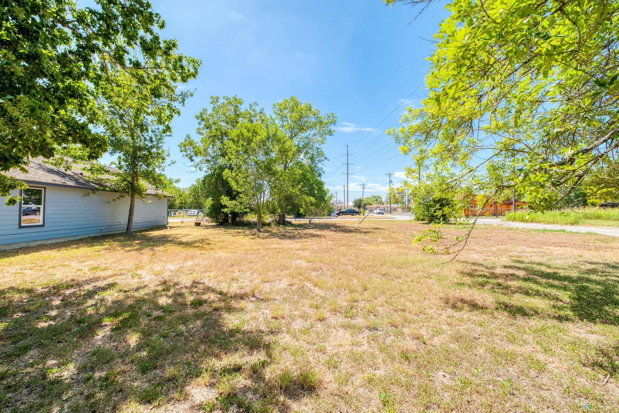 Land in Lockhart 3