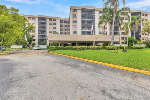607-900 Ne 195th St, Miami, FL, 33179-3455 | Card Image