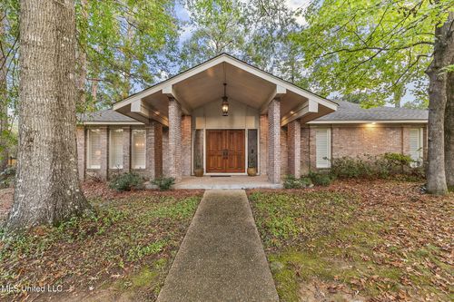 5465 Saratoga Dr, Jackson, MS, 39211-4139 | Card Image