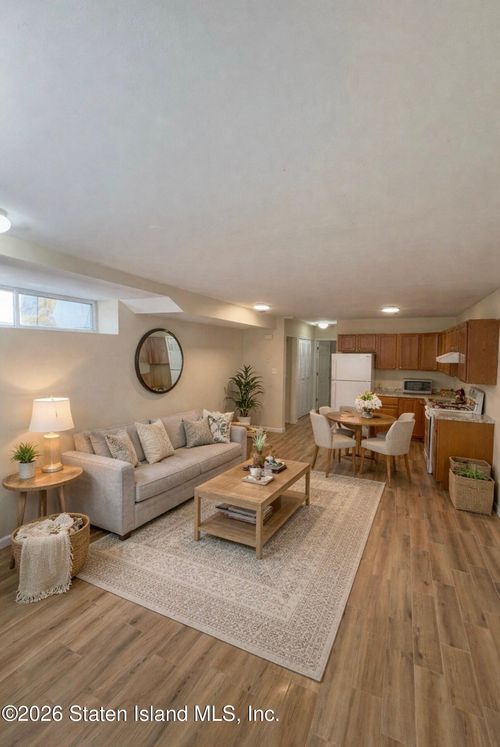 563 Bloomingdale Road, Staten Island, NY, 10309 | Card Image
