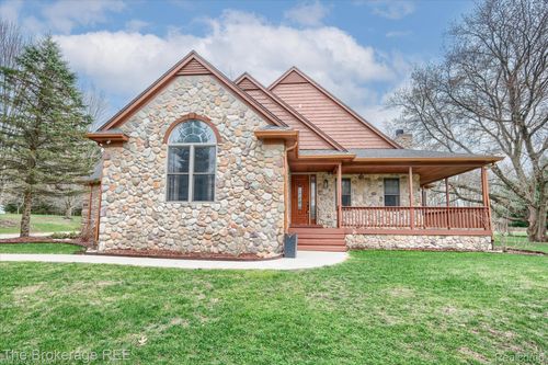 9055 N Island Dr, Flushing, MI, 48433-2932 | Card Image