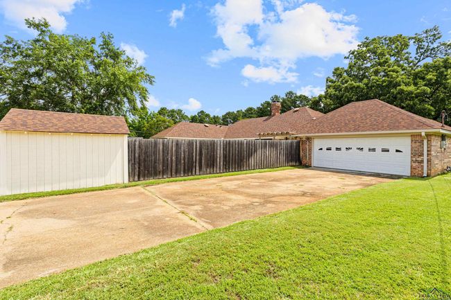 1307 Spring Tree Ln, House other with 3 bedrooms, 3 bathrooms and null parking in Kilgore TX | Image 8