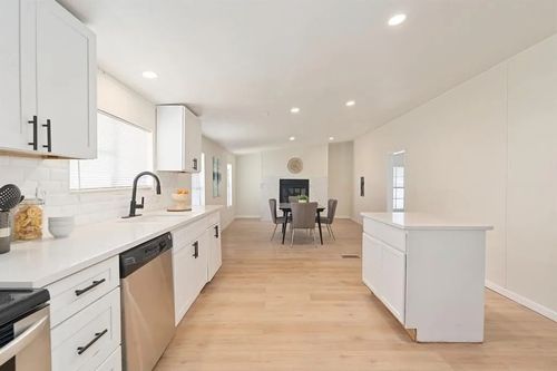 715 Comanche Cove Dr, Granbury, TX, 76048-5308 | Card Image