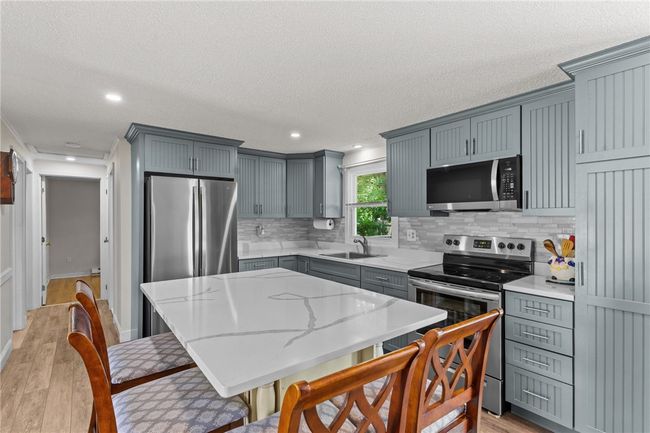 35 Sachem Rd, House other with 3 bedrooms, 1 bathrooms and 2 parking in Riverside RI | Image 6