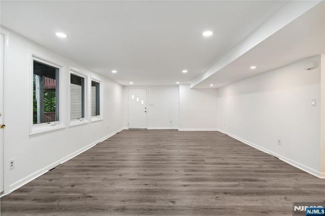 79 State Rt 5, Home with 2 bedrooms, 1 bathrooms and null parking in Edgewater NJ | Image 5