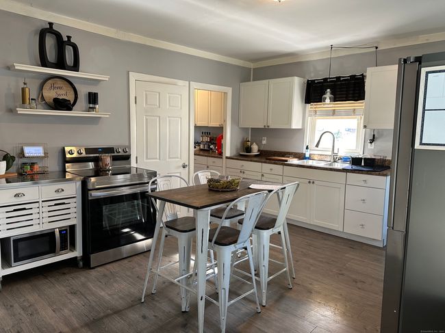 27 High St, House other with 4 bedrooms, 2 bathrooms and null parking in Moosup CT | Image 6