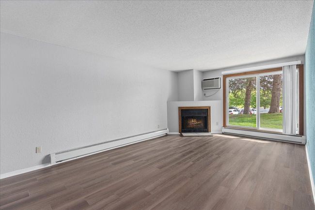 Hallway to Patio door | Image 11