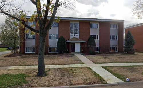 573 Pershing Avenue, Glen Ellyn, IL, 60137 | Card Image