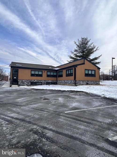 325 E Street Rd, FEASTERVILLE TREVOSE, PA, 19053-7711 | Card Image