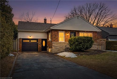 411 Pepper Dr, Burlington, ON, L7R3E1 | Card Image
