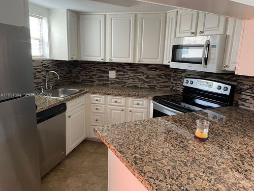 apt-401-8255 Lake Dr, Doral, FL, 33166-7789 | Card Image