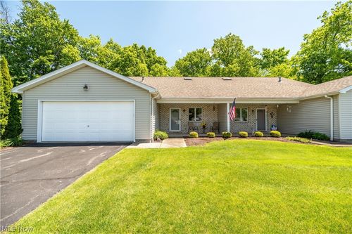 535 Wilcox Rd, Youngstown, OH, 44515-6215 | Card Image