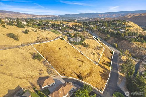 3825 Sunridge Ln, Wenatchee, WA, 98801-9136 | Card Image