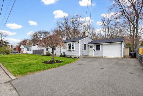 5 Shady Ln, Riverside, RI, 02915-2430 | Card Image