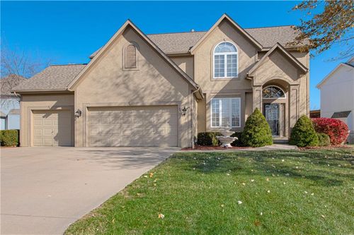 304 Ne Hidden Valley Way, Lee's Summit, MO, 64064-1268 | Card Image