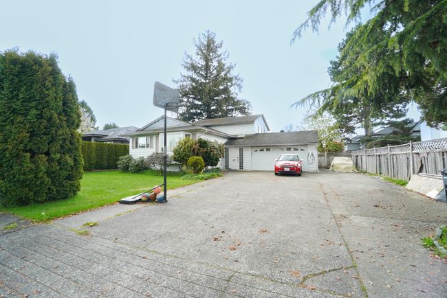 10611 Bromfield Place, House other with 5 bedrooms, 3 bathrooms and 8 parking in Richmond BC | Image 2