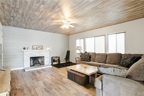 207 E Morningside St, Long Beach, CA, 90805-6400 | Card Image