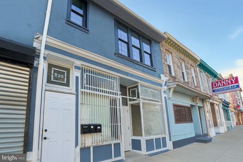 230 N 9th St, READING, PA, 19601-3105 | Card Image