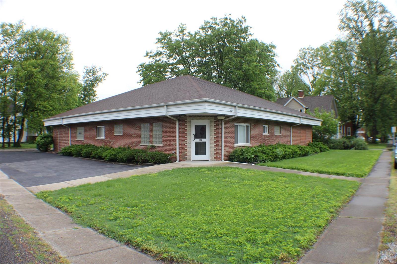 302 W Washington Street, For Sale in Freeburg Zoocasa